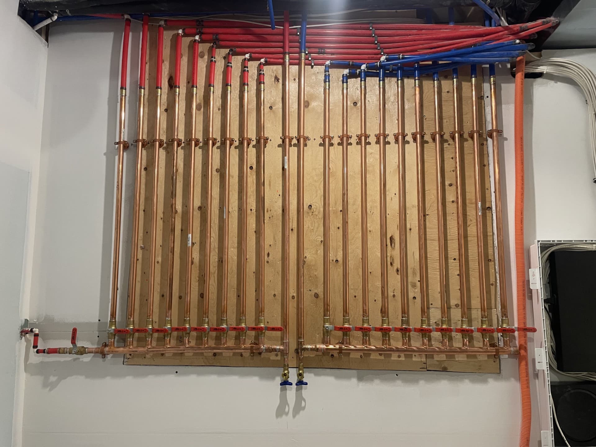 Copper manifold and PEX distribution - FDR Plumbing, Milton, ON